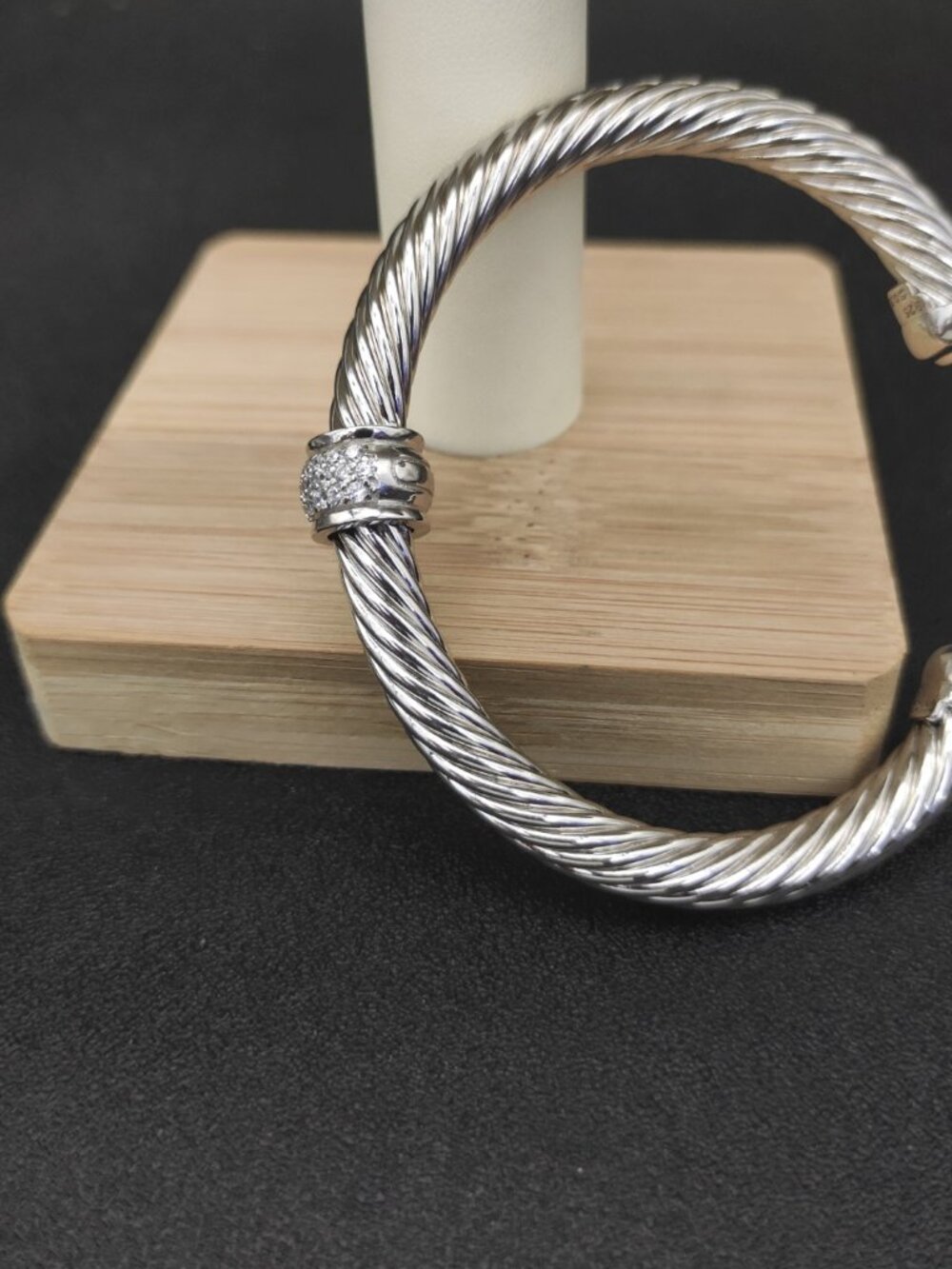David Yurman 925 Silver Bracelet with Original Pouch - Picture 6 of 6